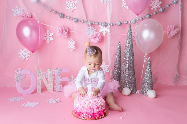 winter onederland cake smash photo session by Yvonne Leon Photography, Randolph NJ studio